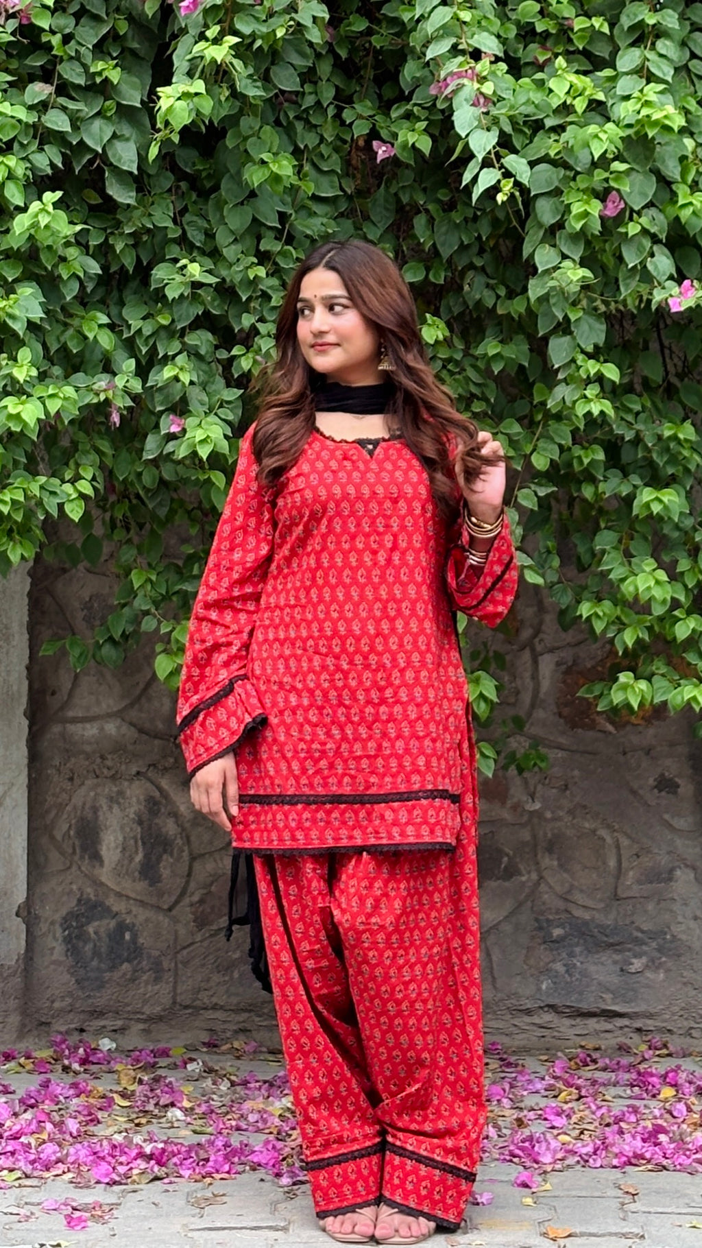 Red and black farshi set