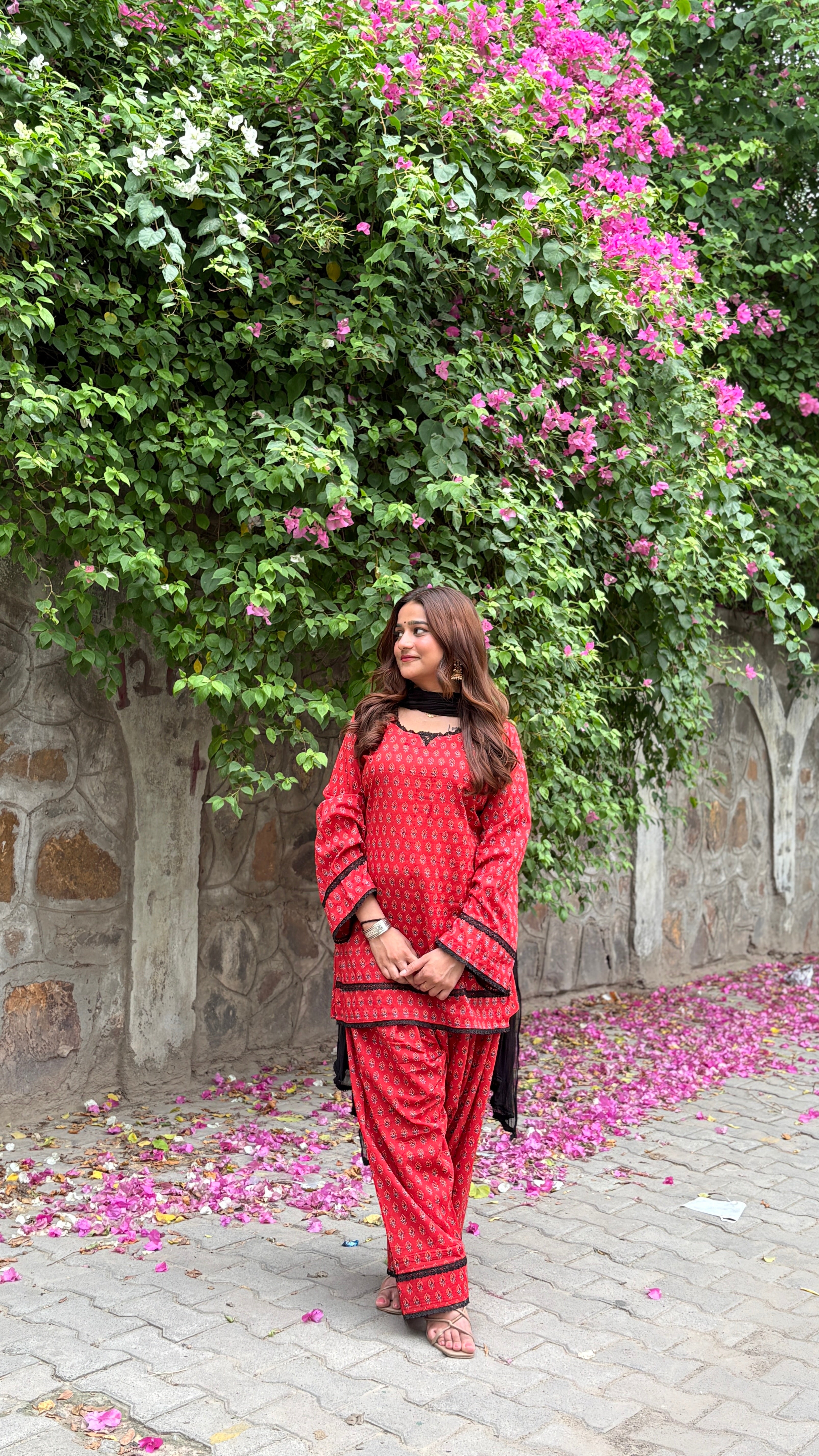 Red and black farshi set