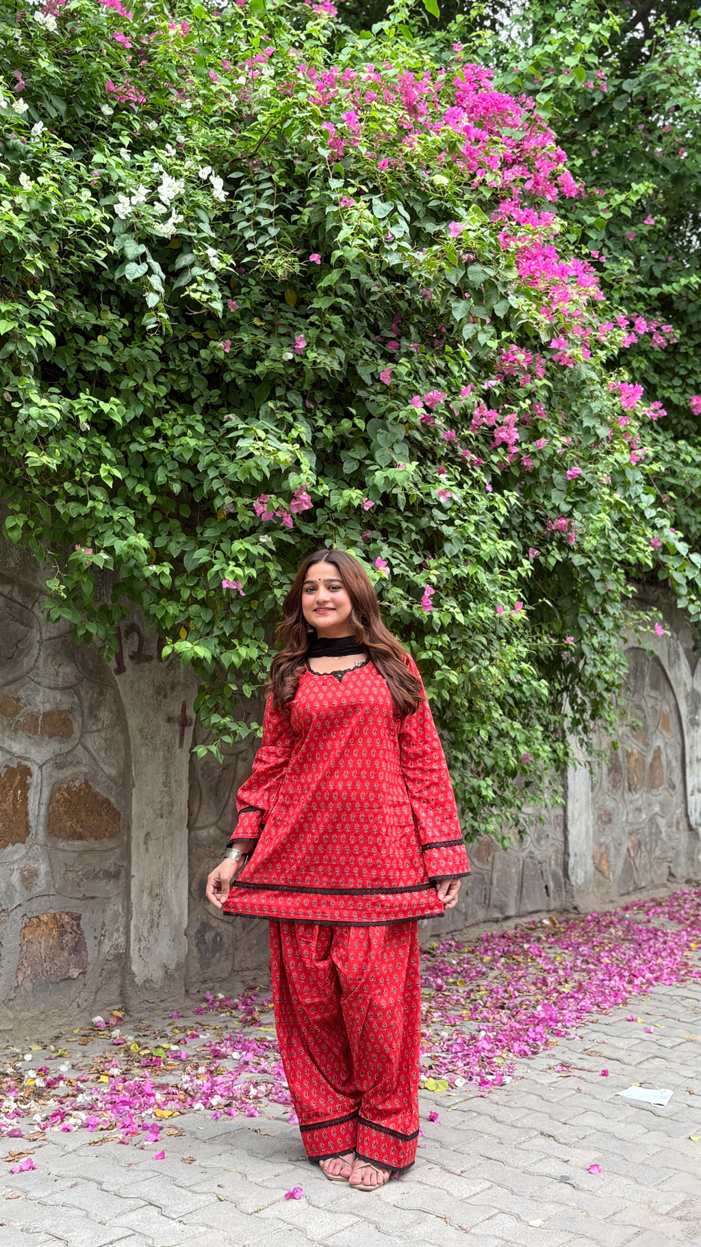 Red and black farshi set