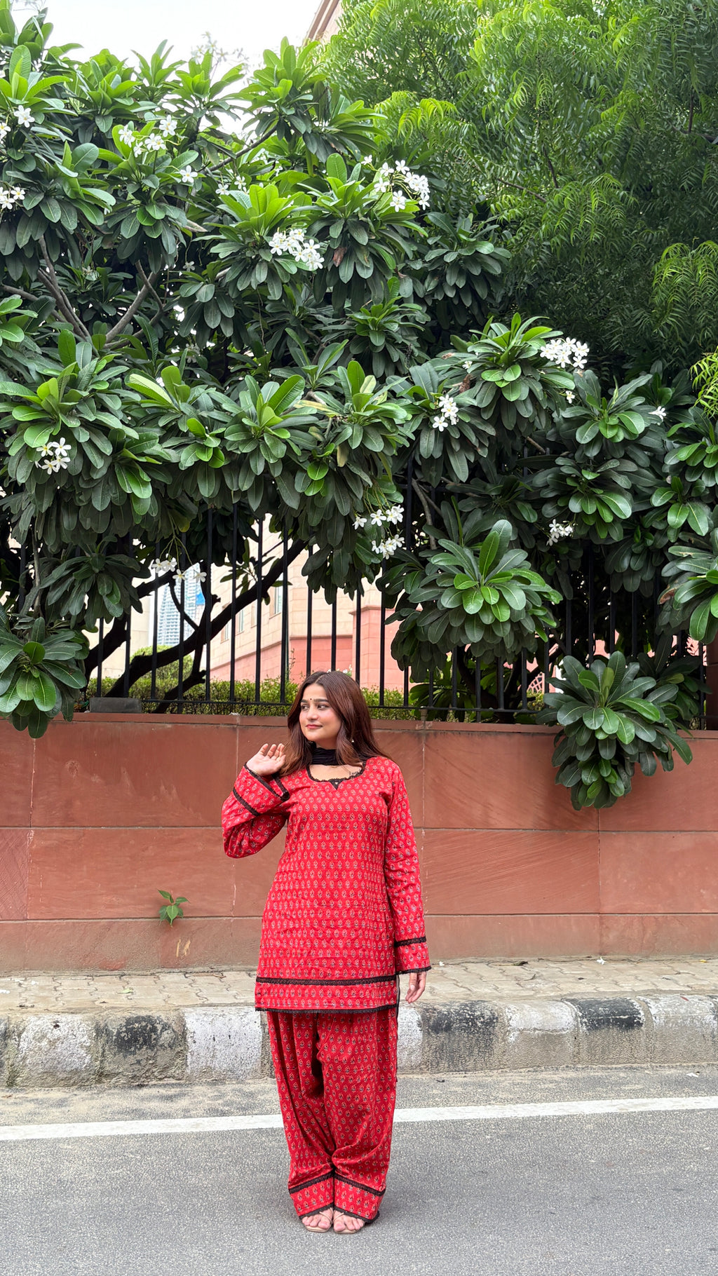 Red and black farshi set