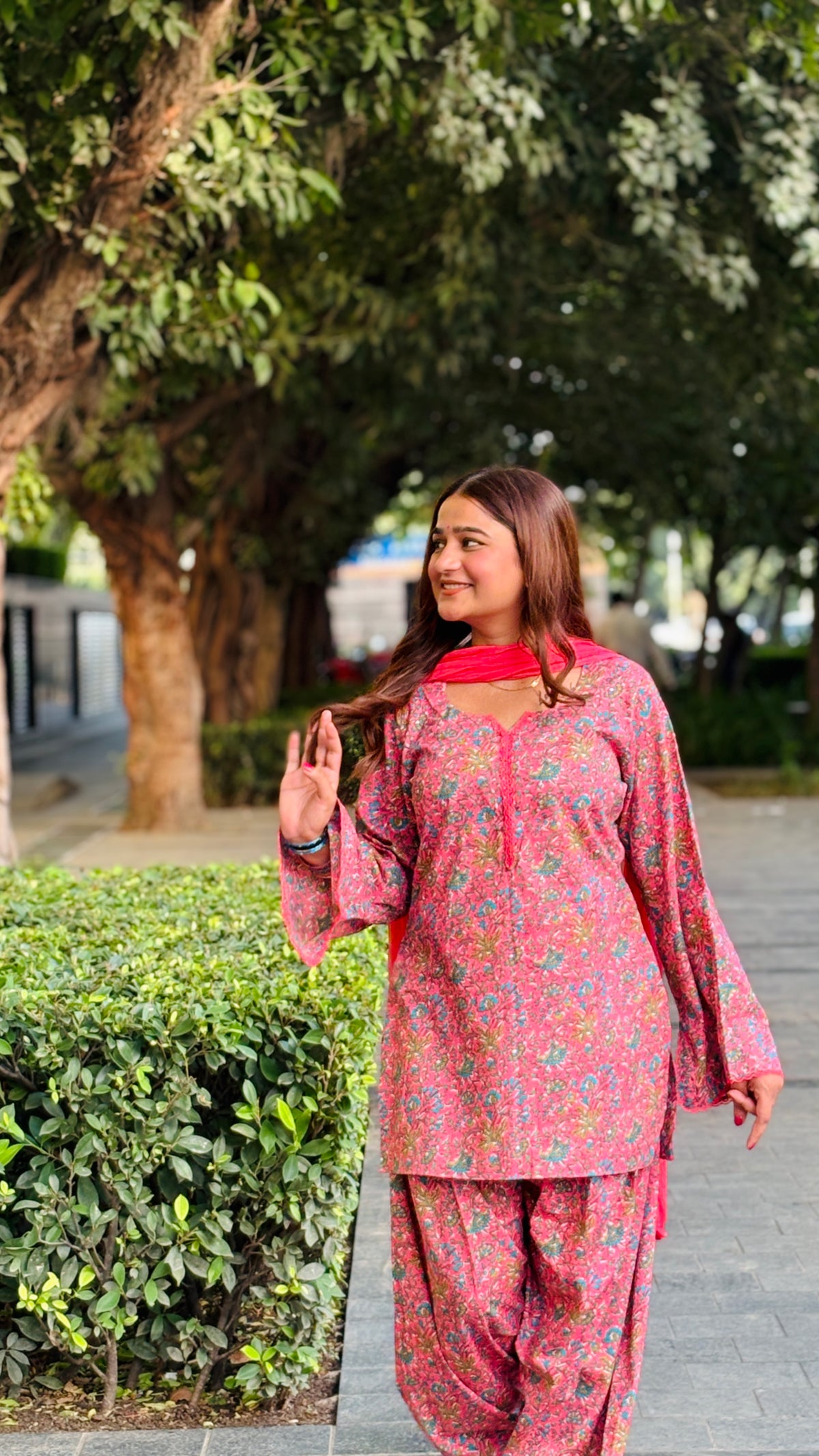 Gulabi Gulnaar Farshi Set