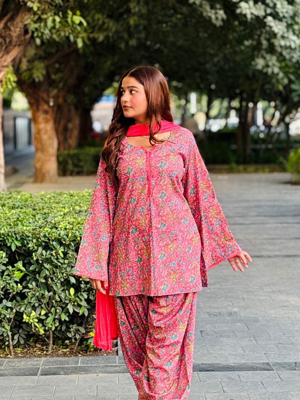 Gulabi Gulnaar Farshi Set