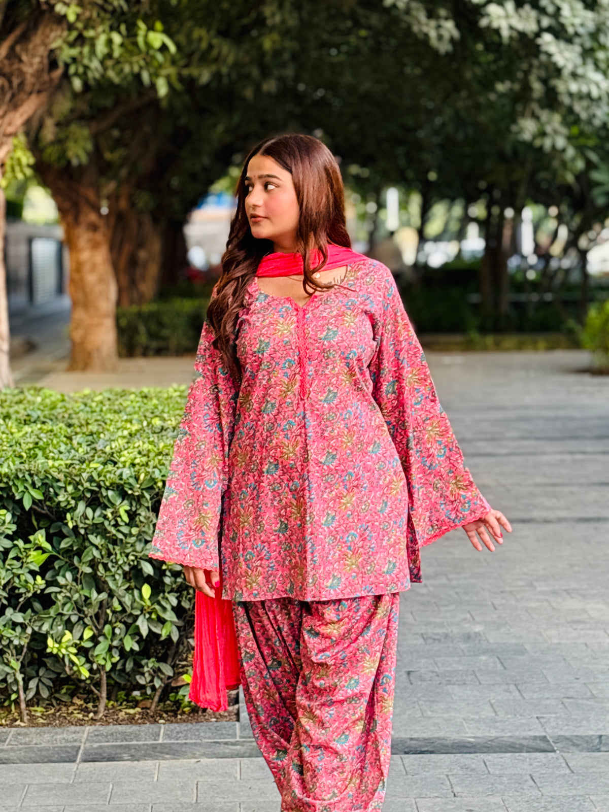 Gulabi Gulnaar Farshi Set