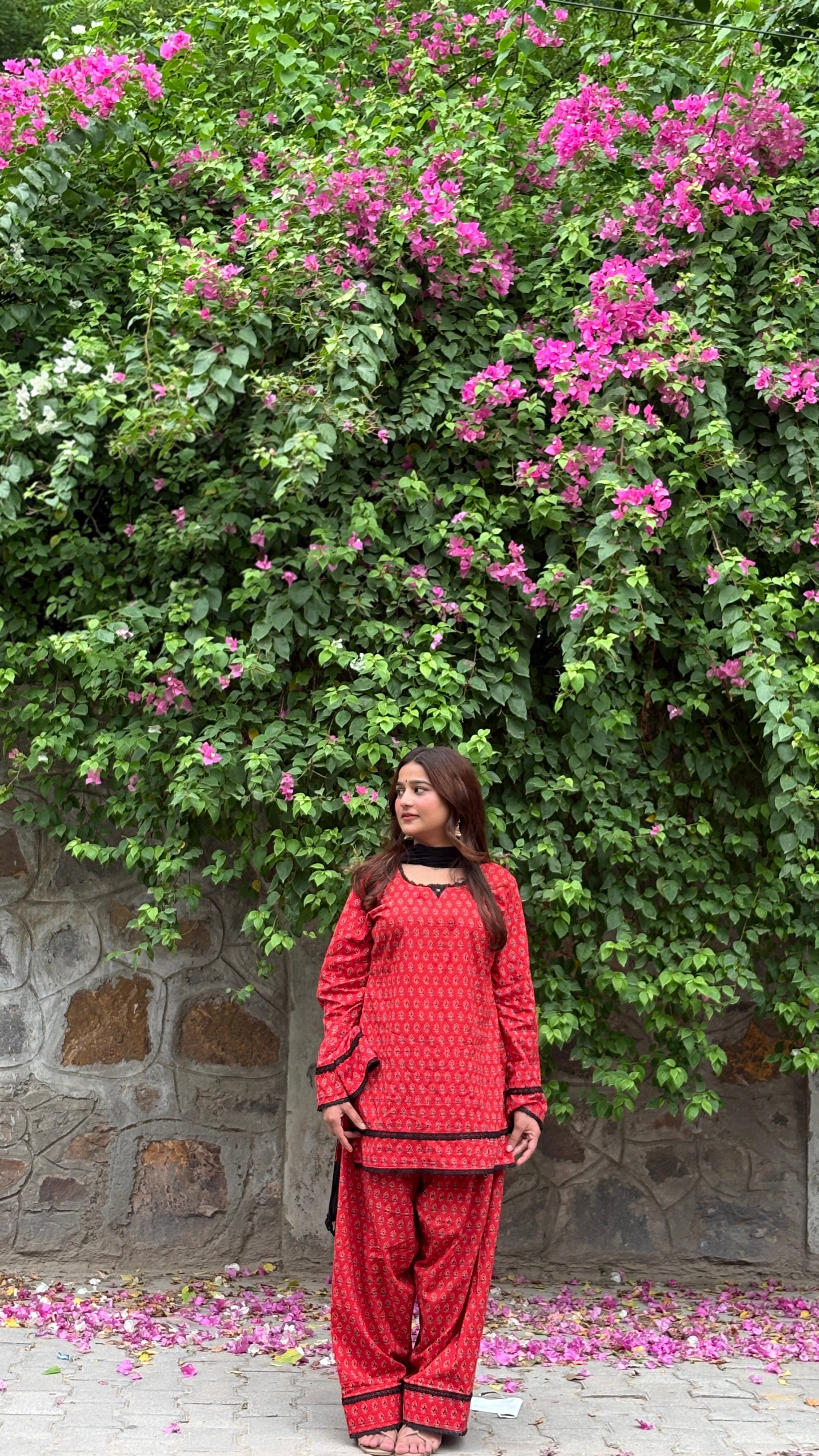 Red and black farshi set