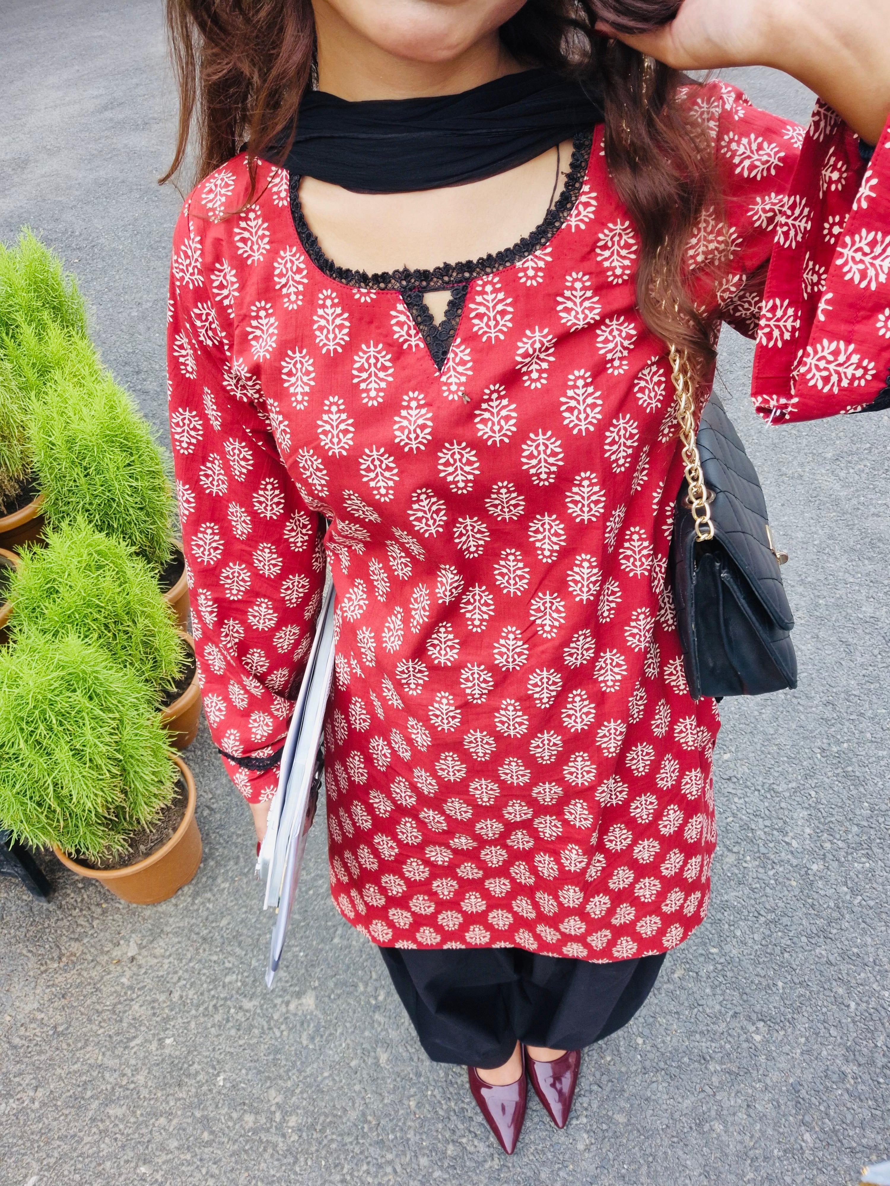 Maroon and black farshi