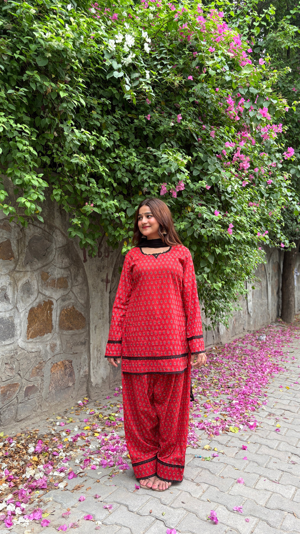 Red and black farshi set