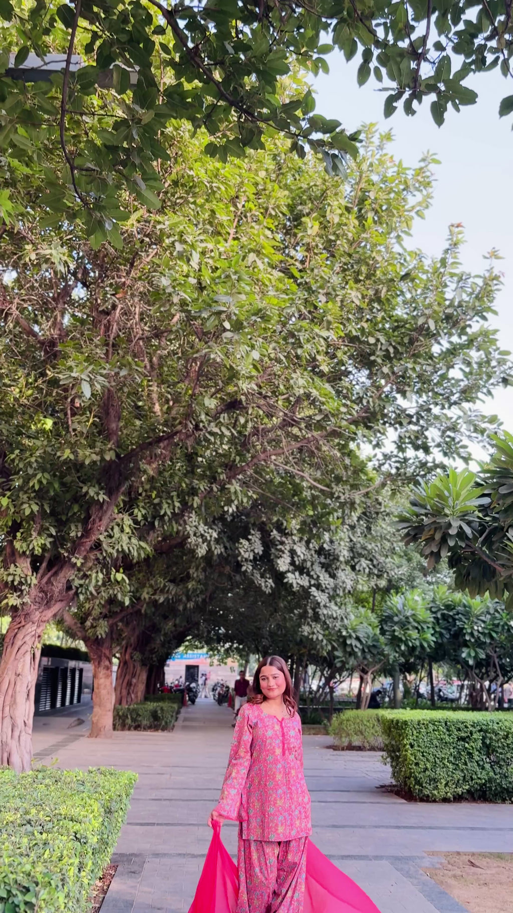 Gulabi Gulnaar Farshi Set